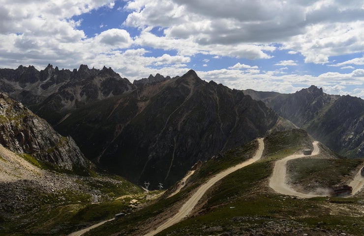 A Risky Journey on Sichuan-Tibet Highway