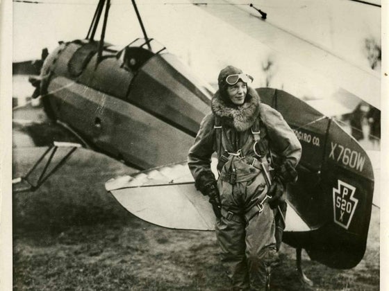 amelia earhart with plane