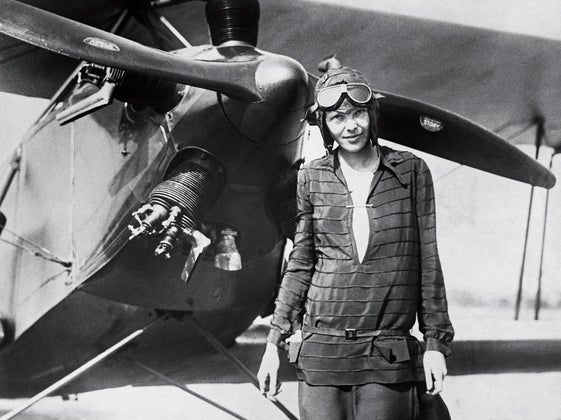amelia earhart in front of plane